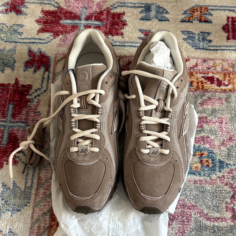 New mBalance 204L Sneakers in Mushroom